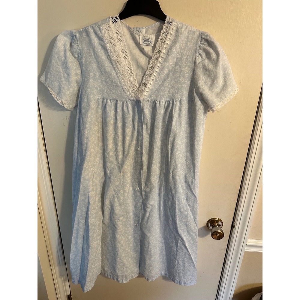 Bed & Breakfast New York Vintage Blue Floral Nightgown Lace Trim Short Sleeve ll